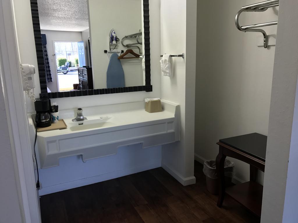 Americas Best Value Inn & Suites Russellville Eksteriør bilde